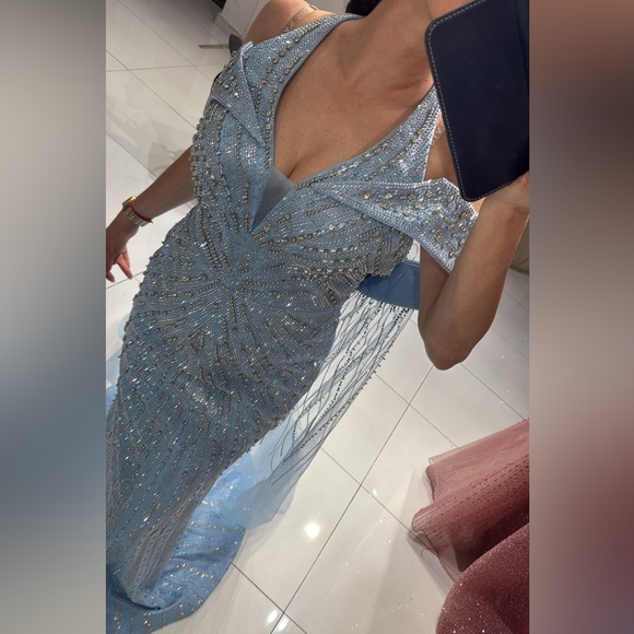 Elegant light Blue Beaded Evening Gown made in Turkey, NOT tarik ediz - Picture 3 of 6